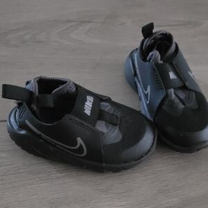 Nike Kids Black and Dark Gray Sneakers